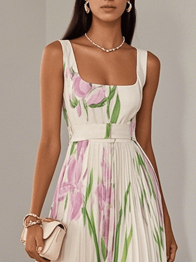 Abito maxì in chiffon plissettato floreale bianco con scollatura quadrata e senza maniche a linea A